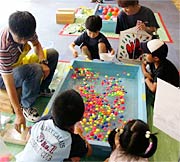 子どもたちに人気のスーパーボールすくい