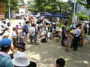 模擬店は行列のできる人気