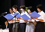 中学生による新市市民憲章の朗読
