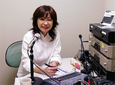 放送800回記念の「お客さまコーナー」でパーソナリティを務める大泉敦子さん