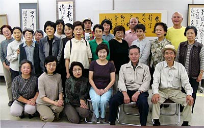第19回書道展会場で三條蘭亭会会員