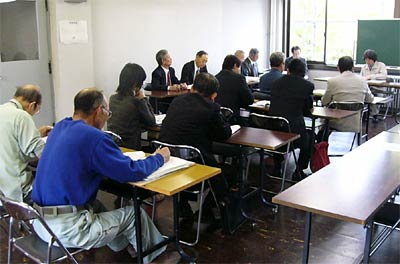 5組、8人が出席した三条市長選挙立候補予定者説明会