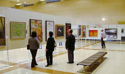 30日まで燕市吉田産業会館で開かれている燕市合併記念第1回燕市美術展