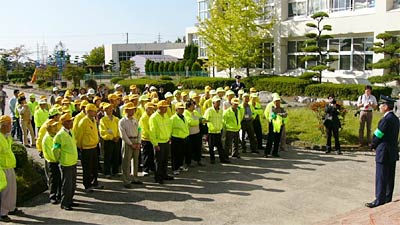 大崎小で行われた三条市子ども安全の日出発式