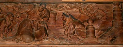 秋の文化財めぐりで見学する石動神社の拝殿欄間「竜神俵藤太」(三条市指定文化財)