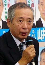 決意表明する山井氏