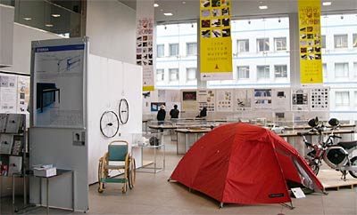 27日まで三条・燕地域リサーチコアで開かれている「JIDA デザインミュージアム セレクション Vol.8 新潟展」