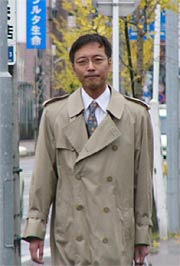 市役所前のイチョウ並木を歩いて初登庁
