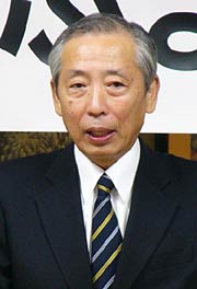 三条市政の運営について持論を展開する山井氏
