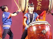 アトラクションの弥彦山太鼓
