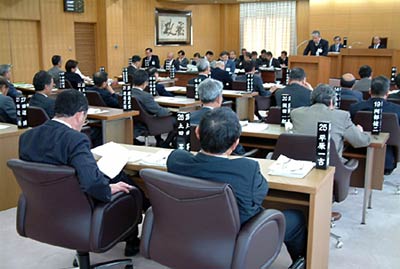 11日開会した燕市議会12月定例会