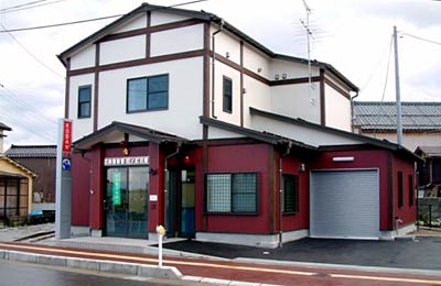 新築、移転し、県内3番目のオープンスペース交番となったた五ノ町交番
