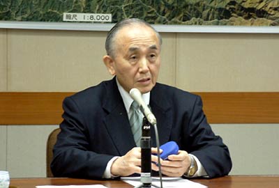 救命救急センター設置や県立加茂病院移転改築で県知事に要望書を提出したことで会見する小池加茂市長