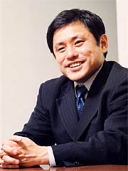 講演する内原(株)エヌシーネットワーク社長
