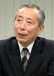 県議選出馬で会見する山井氏