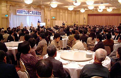 28日開かれた竹山昭二県議の県政報告会