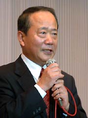 3期目は“ジャンプ”にと話す竹山県議