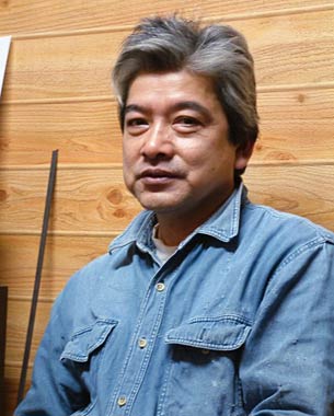 消費財見本市「フランクフルト・メッセ・アンビエンテ2007」に出展する日野浦刃物工房の日野浦司さん