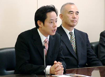 県議選三条市選挙区に正式出馬表明で会見する佐藤卓之氏