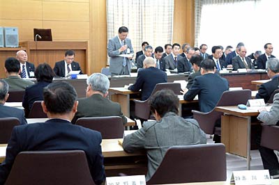 9日開かれた燕市議会全員協議会