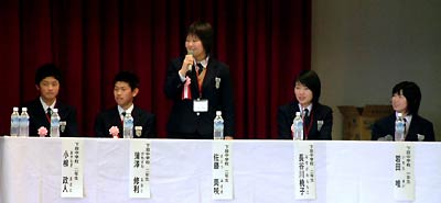 国定市長とトークバトルする下田中生徒
