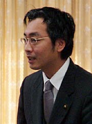 予算案を説明する国定市長