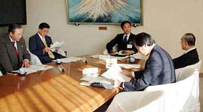 県央地域への救命救急センター設置の要望書を構成5市町村がまとまって県に提出することを決めた22日の平成19年第1回県央広域市町村圏協議会