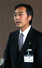 会見する国定三条市長