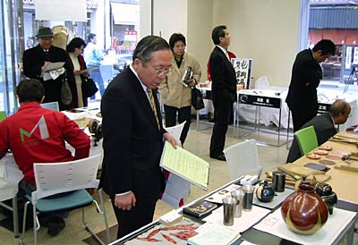 28日まで日本橋・にいがた館NICOプラザ#2で開かれている『にいがた県央マイスター@日本橋』