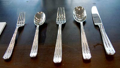 最高賞の経済産業大臣賞の山崎金属工業(株)の「AVENUE5-pc.Place Setting」