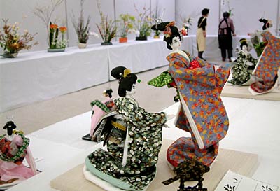 3、4の2日間の平成18年度中央公民館まつりに向けて展示作業