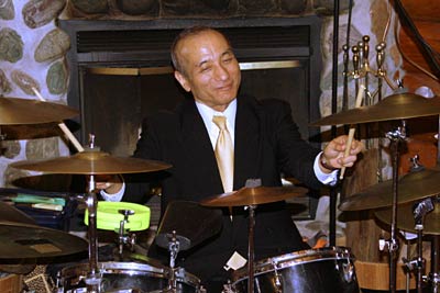 渡米を前に国内で最後の演奏のなお・さいとうさん