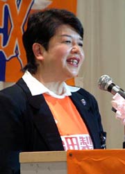 あいさつする坂田光子氏