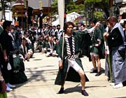 三条祭り若衆会による先供