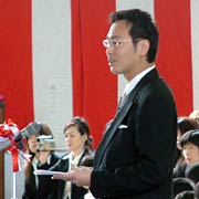 祝辞を述べる国定三条市長