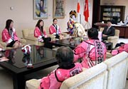 県知事と歓談