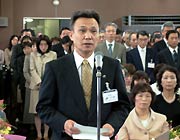 退職者代表であいさつする今井国雄建設部長