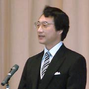 式辞を述べる仲川校長