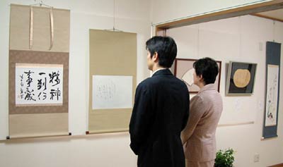 4月24日までノアハウスで開かれている高須翠雲・高須則子二人書家展