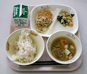 長沢小のレシピにのっとって調理した給食