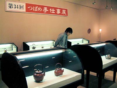 5月6日まで燕市産業史料館で開かれている第34回燕手仕事展