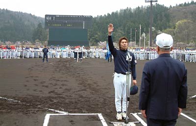 22日、市民球場で行われた三条野球連盟の平成19年度開幕式の選手宣誓