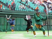 アトラクションの本成寺の鬼踊り