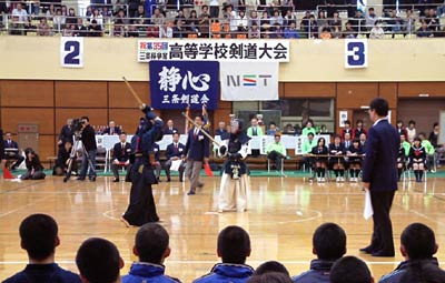 29日開かれた第35回三条杯争奪高等学校剣道大会の女子決勝、新潟明訓-新潟商業戦