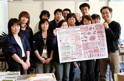 3日始まる「じばさんゴールデンウイークフェアー2007」を会場でPRする県央地域地場産業振興センター職員