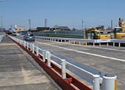 仮橋、左側が歩道