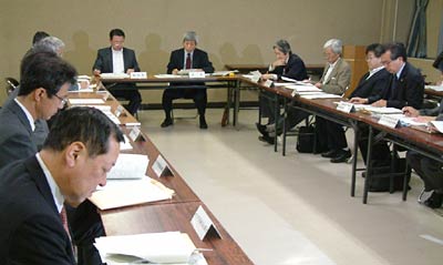28日開かれた第2回の県央地域の救急医療の在り方に関する検討会