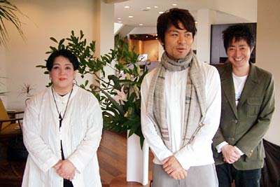 左からフラワーアレンジメント講師佐藤さん、田中さん、石橋さん