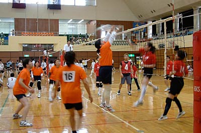1日開かれた平成19年度三条市PTAバレーボール大会