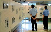 12日まで「原山健一郎イラスト展」を開いている燕市吉田公民館